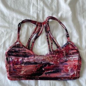 Lululemon Lighten Up Sports Bra (Size 4)